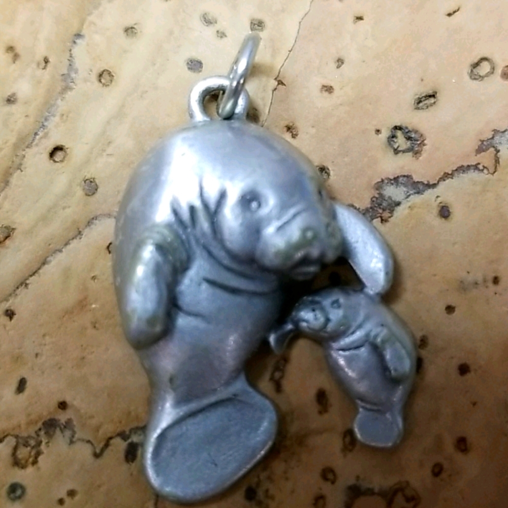 Manatee Pewter Pendsnt